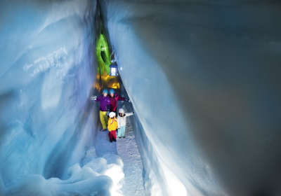 Hintertuxer_Gletscher_-_Natur_Eis_Palast_-_blaue_Kammer-lores.jpg