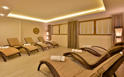 Hotel-Garni-Jenewein-Mayrhofen-Hauptstrasse-452-Petra-Sinnhuber-Wellness-Ruheraum.jpg
